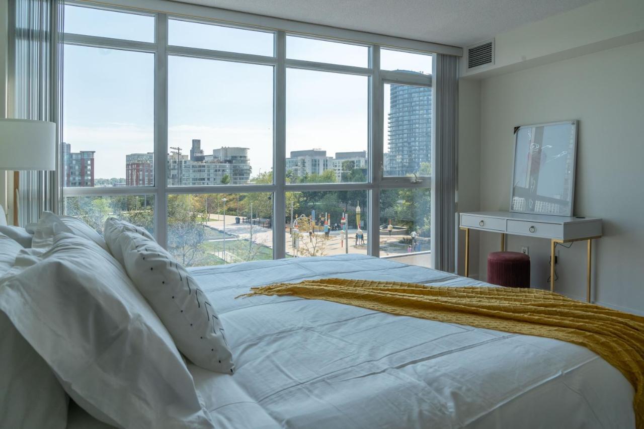 Large 2 Bedrooms Besides Cn Tower Торонто Екстер'єр фото